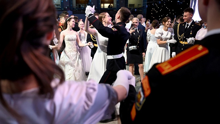 Представители более 60 стран участвуют в кремлевском кадетском бале